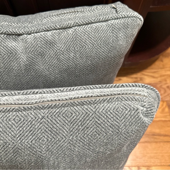 La z Boy Elegant Gray Throw Pillows - Picture 7 of 7